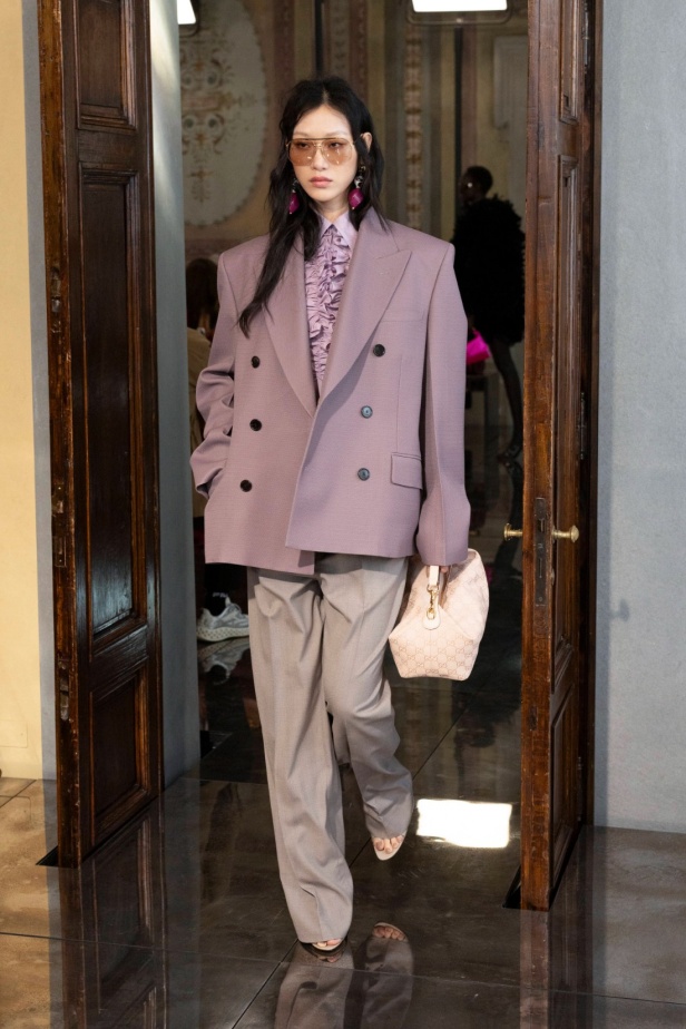 غوتشي هي فلورنسا، وفلورنسا هي غوتشي... عرض كروز 2026 يحتفي بالجذور والإرث من قلب أرشيف الدار