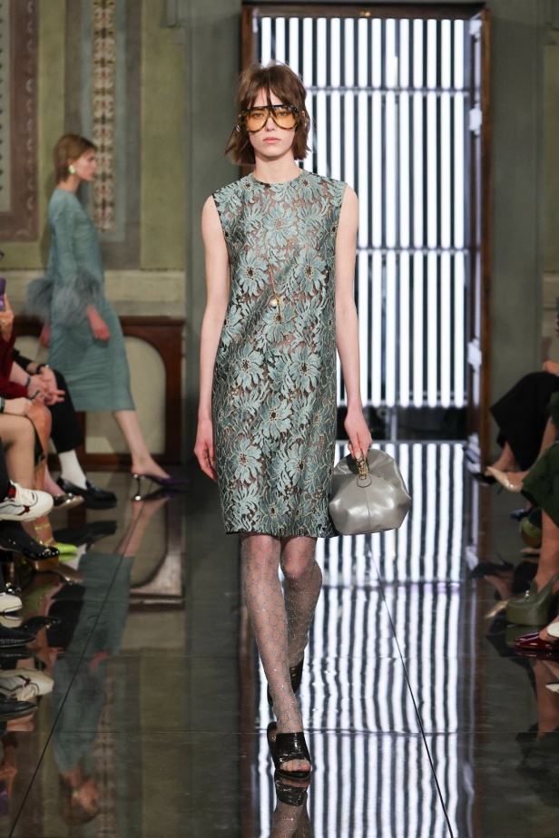 غوتشي هي فلورنسا، وفلورنسا هي غوتشي... عرض كروز 2026 يحتفي بالجذور والإرث من قلب أرشيف الدار