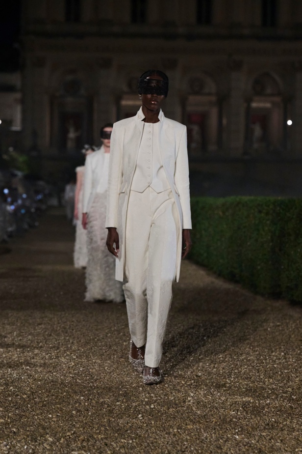 مجموعة Dior Cruise لعام 2026 تتخطى التوقعات.. تصاميم رومانسية مع بصمة الدار العريقة