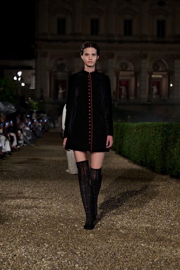 مجموعة Dior Cruise لعام 2026 تتخطى التوقعات.. تصاميم رومانسية مع بصمة الدار العريقة