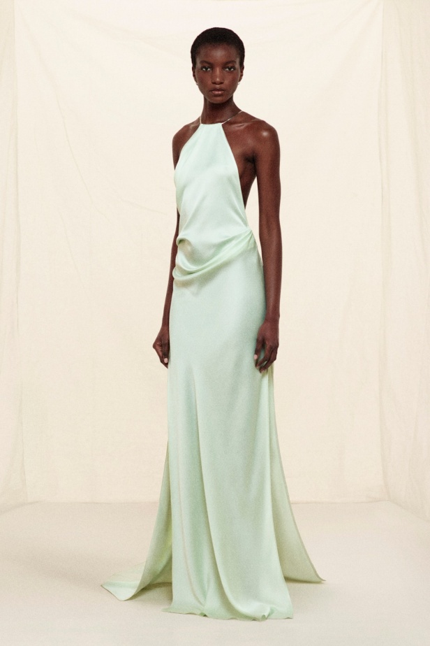 فيكتوريا بيكهام تعود إلى نيويورك لتقديم مجموعة "ريزورت 2026" 