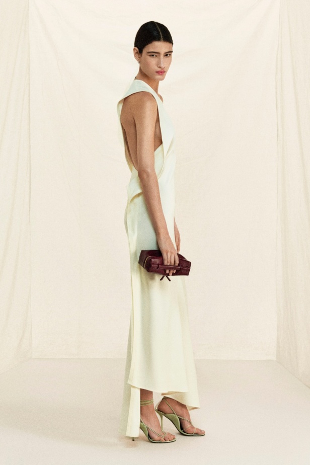 فيكتوريا بيكهام تعود إلى نيويورك لتقديم مجموعة "ريزورت 2026" 