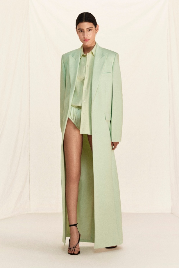 فيكتوريا بيكهام تعود إلى نيويورك لتقديم مجموعة "ريزورت 2026" 