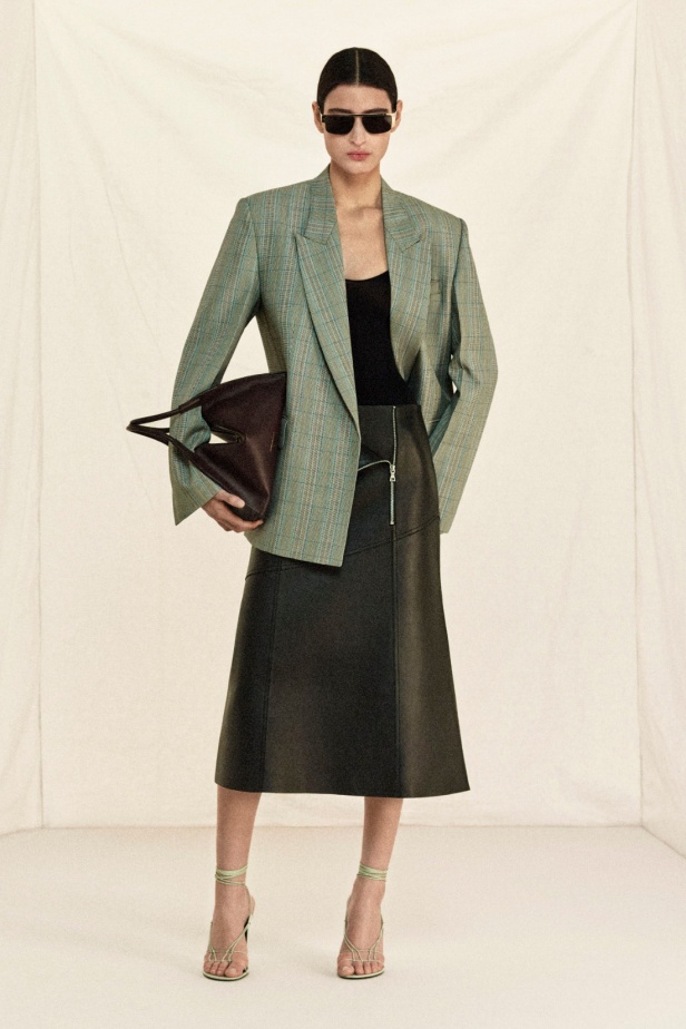 فيكتوريا بيكهام تعود إلى نيويورك لتقديم مجموعة "ريزورت 2026" 