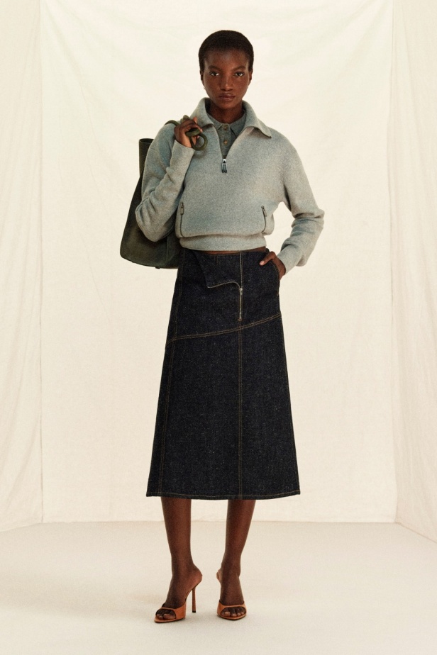 فيكتوريا بيكهام تعود إلى نيويورك لتقديم مجموعة "ريزورت 2026" 