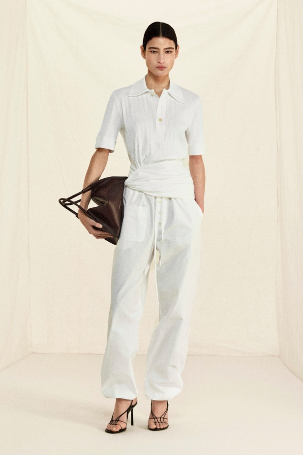 فيكتوريا بيكهام تعود إلى نيويورك لتقديم مجموعة "ريزورت 2026" 