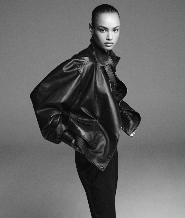 "من الفجر حتى الغسق"... أناقة مجموعة إيلي صعب Resort 2026 لكل لحظة