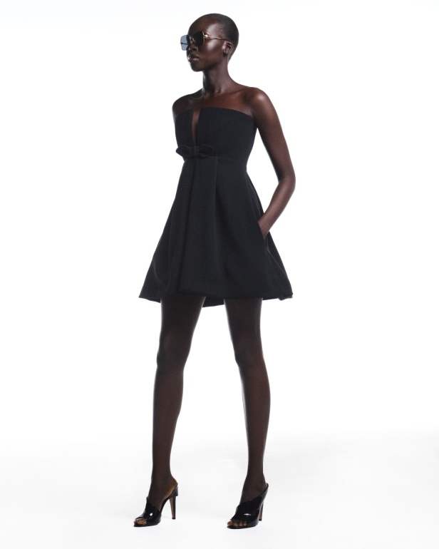 "من الفجر حتى الغسق"... أناقة مجموعة إيلي صعب Resort 2026 لكل لحظة