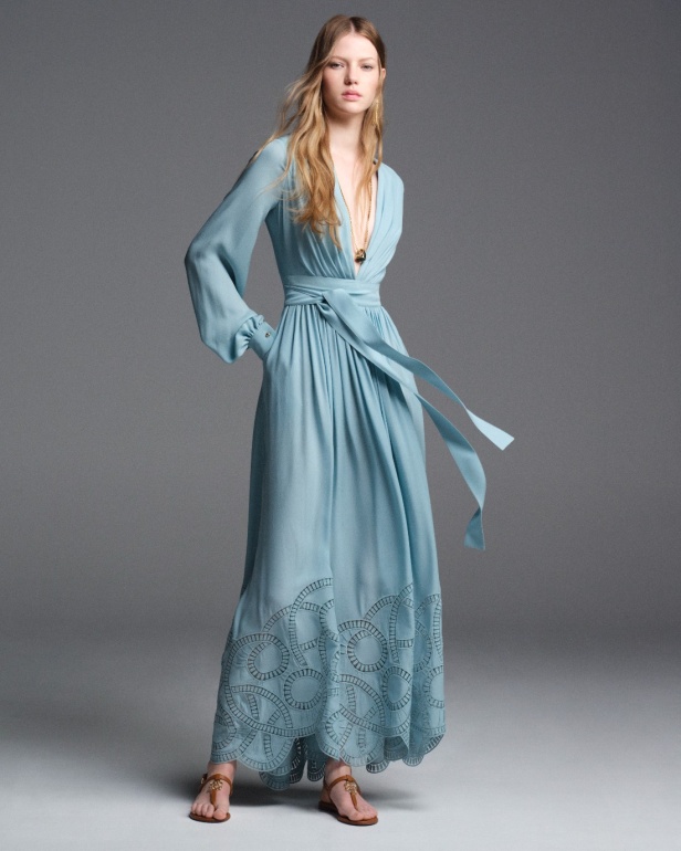 "من الفجر حتى الغسق"... أناقة مجموعة إيلي صعب Resort 2026 لكل لحظة