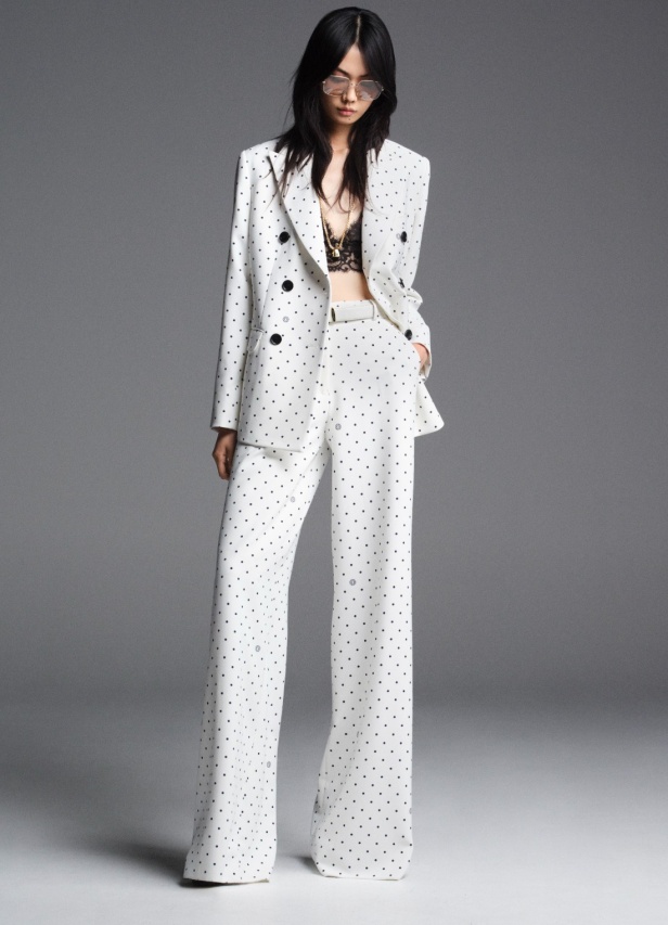 "من الفجر حتى الغسق"... أناقة مجموعة إيلي صعب Resort 2026 لكل لحظة