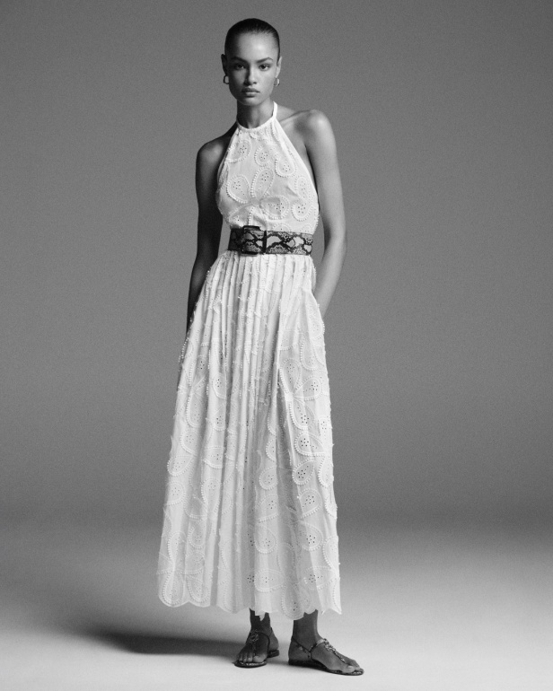 "من الفجر حتى الغسق"... أناقة مجموعة إيلي صعب Resort 2026 لكل لحظة