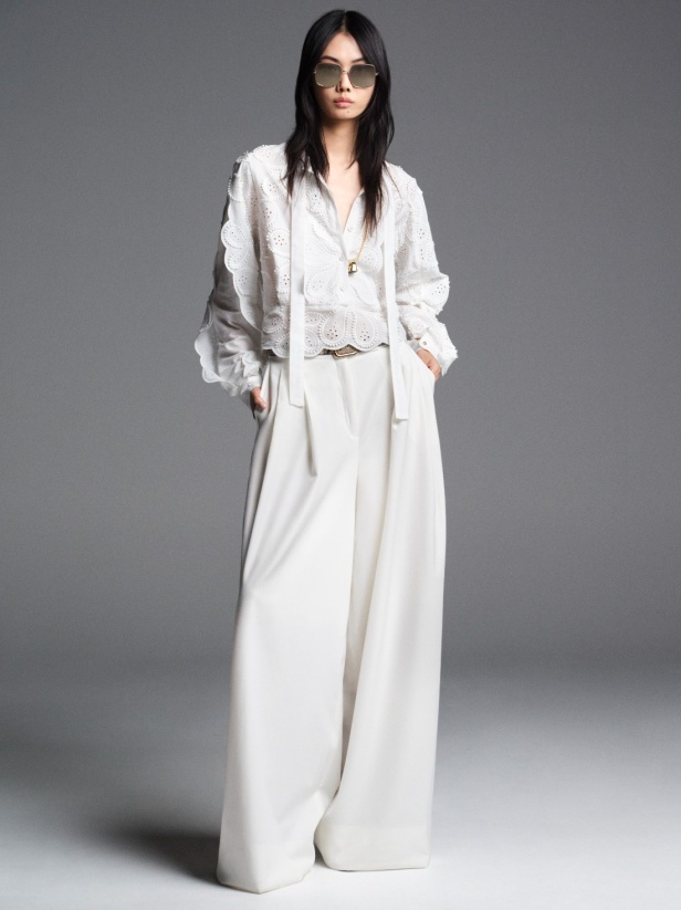 "من الفجر حتى الغسق"... أناقة مجموعة إيلي صعب Resort 2026 لكل لحظة