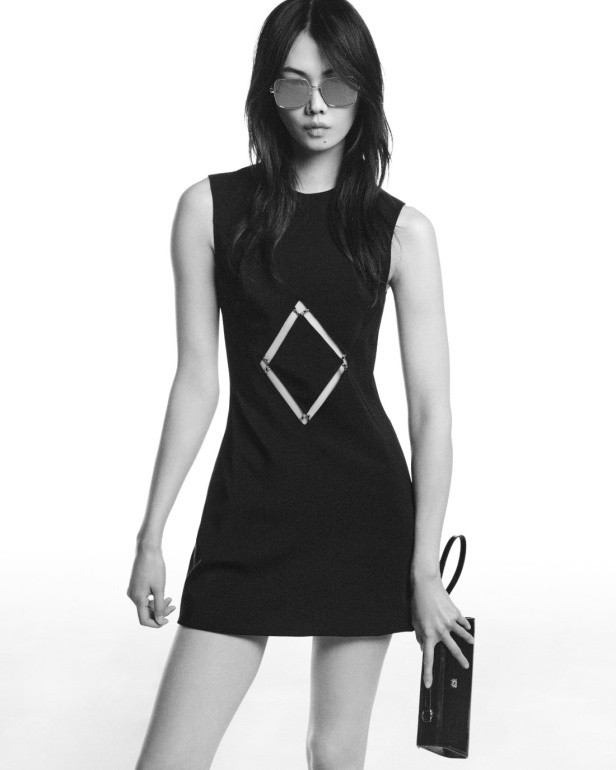 "من الفجر حتى الغسق"... أناقة مجموعة إيلي صعب Resort 2026 لكل لحظة