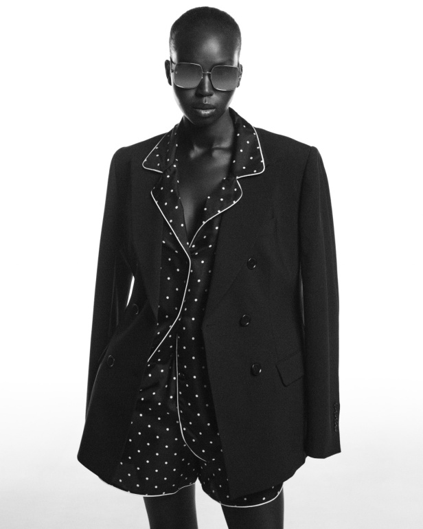 "من الفجر حتى الغسق"... أناقة مجموعة إيلي صعب Resort 2026 لكل لحظة