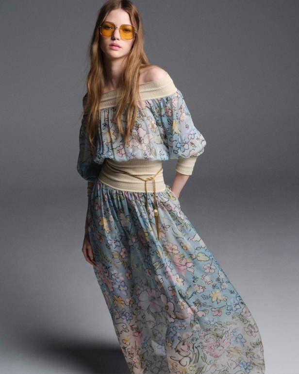 "من الفجر حتى الغسق"... أناقة مجموعة إيلي صعب Resort 2026 لكل لحظة