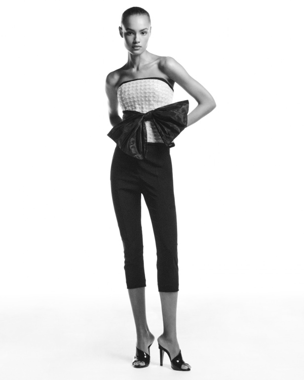 "من الفجر حتى الغسق"... أناقة مجموعة إيلي صعب Resort 2026 لكل لحظة