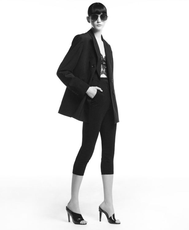 "من الفجر حتى الغسق"... أناقة مجموعة إيلي صعب Resort 2026 لكل لحظة