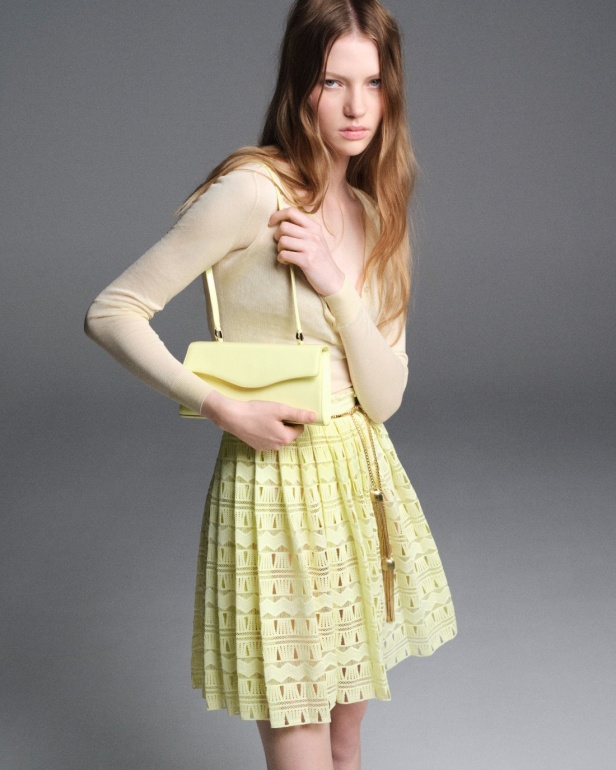 "من الفجر حتى الغسق"... أناقة مجموعة إيلي صعب Resort 2026 لكل لحظة