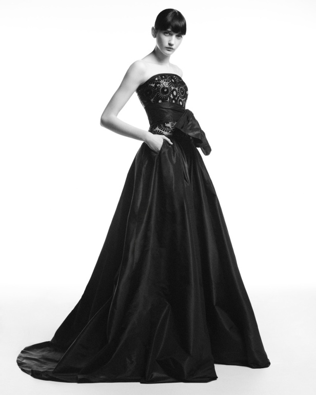 "من الفجر حتى الغسق"... أناقة مجموعة إيلي صعب Resort 2026 لكل لحظة