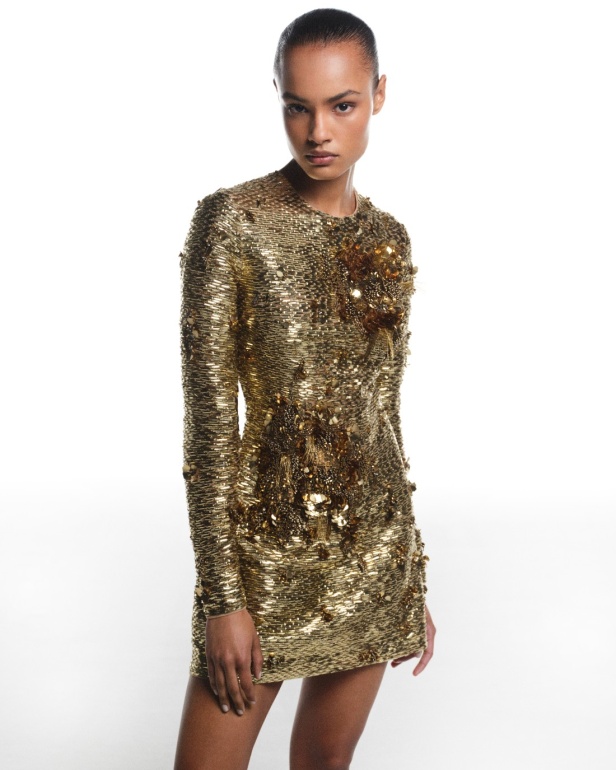 "من الفجر حتى الغسق"... أناقة مجموعة إيلي صعب Resort 2026 لكل لحظة