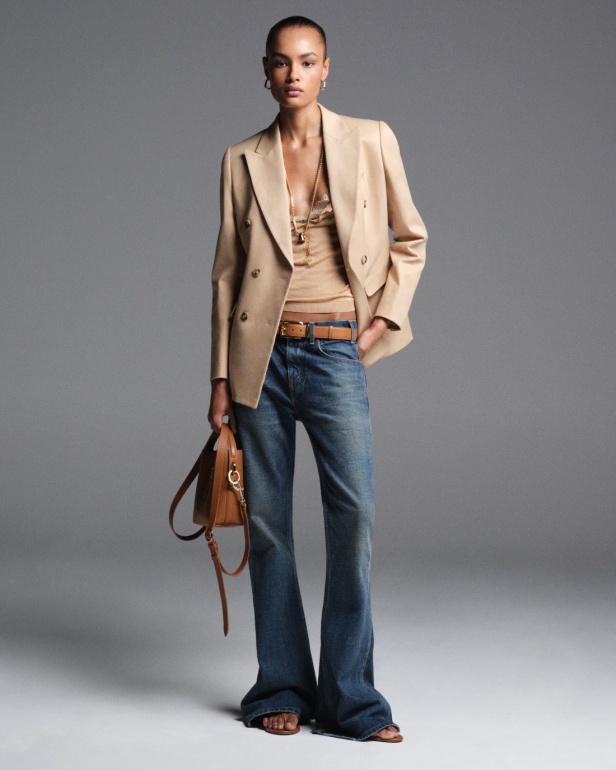 "من الفجر حتى الغسق"... أناقة مجموعة إيلي صعب Resort 2026 لكل لحظة