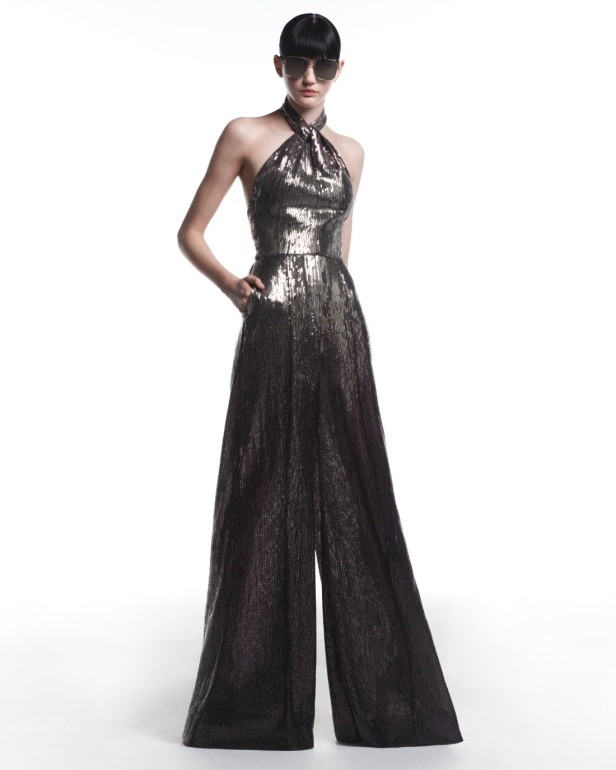 "من الفجر حتى الغسق"... أناقة مجموعة إيلي صعب Resort 2026 لكل لحظة