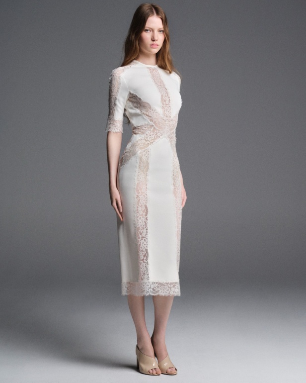 "من الفجر حتى الغسق"... أناقة مجموعة إيلي صعب Resort 2026 لكل لحظة