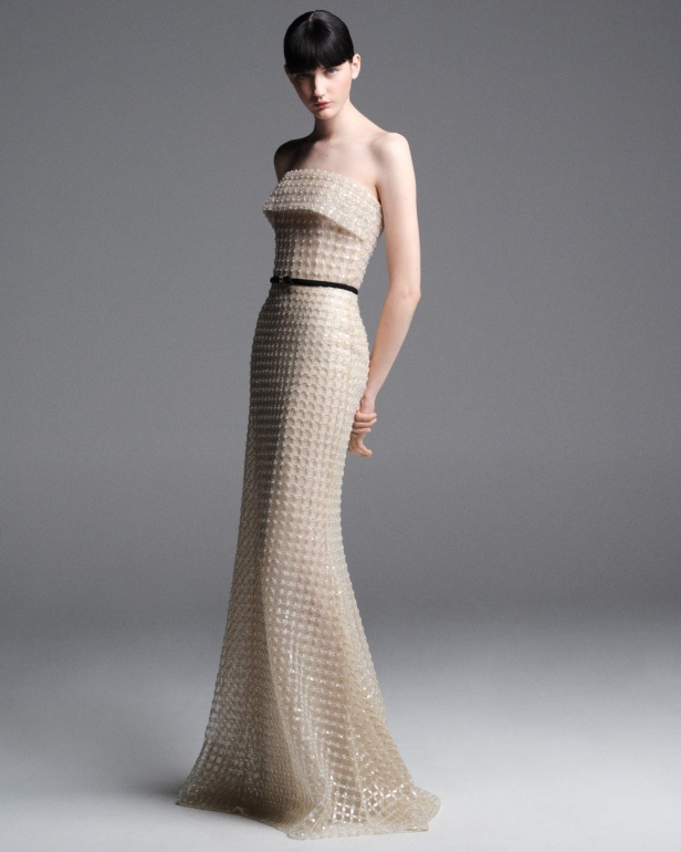 "من الفجر حتى الغسق"... أناقة مجموعة إيلي صعب Resort 2026 لكل لحظة