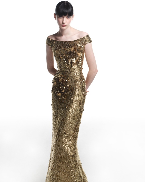 "من الفجر حتى الغسق"... أناقة مجموعة إيلي صعب Resort 2026 لكل لحظة