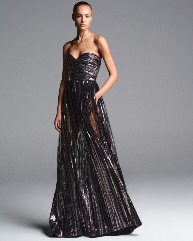 "من الفجر حتى الغسق"... أناقة مجموعة إيلي صعب Resort 2026 لكل لحظة