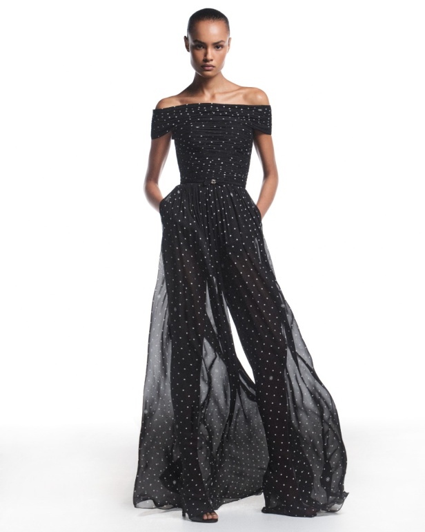 "من الفجر حتى الغسق"... أناقة مجموعة إيلي صعب Resort 2026 لكل لحظة