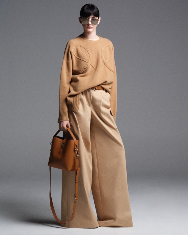 "من الفجر حتى الغسق"... أناقة مجموعة إيلي صعب Resort 2026 لكل لحظة