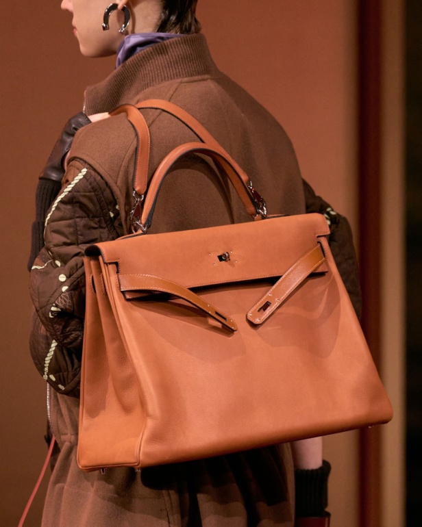 Hermès تكتب فصلًا ثانيًا في شنغهاي... مجموعة خريف وشتاء 2025 مستعدة للانطلاق!