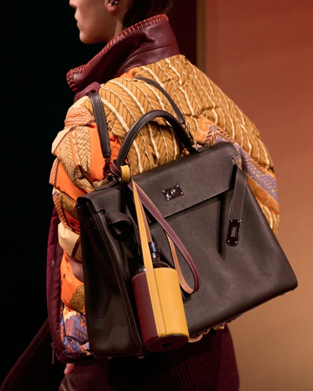 Hermès تكتب فصلًا ثانيًا في شنغهاي... مجموعة خريف وشتاء 2025 مستعدة للانطلاق!