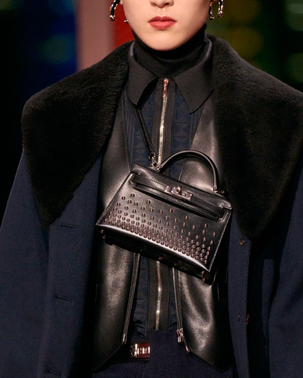 Hermès تكتب فصلًا ثانيًا في شنغهاي... مجموعة خريف وشتاء 2025 مستعدة للانطلاق!