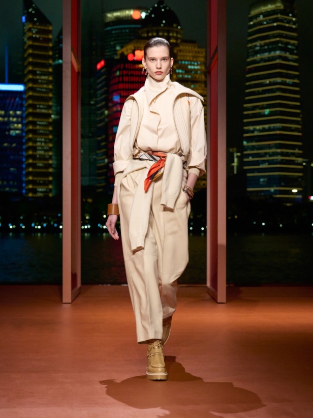 Hermès تكتب فصلًا ثانيًا في شنغهاي... مجموعة خريف وشتاء 2025 مستعدة للانطلاق!