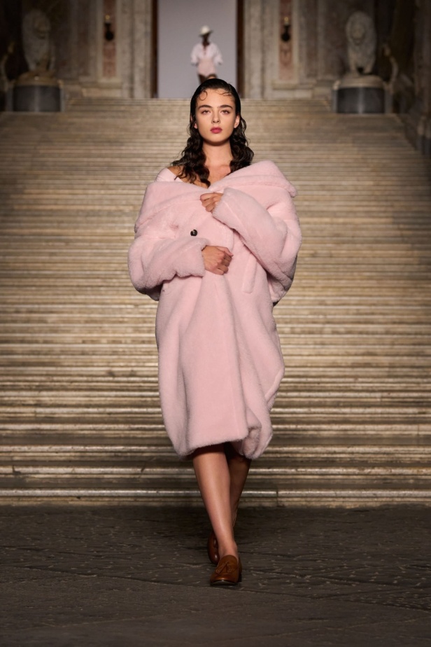 مجموعة Max Mara ريزورت 2026... احتفال بالأناقة الإيطالية الخالدة