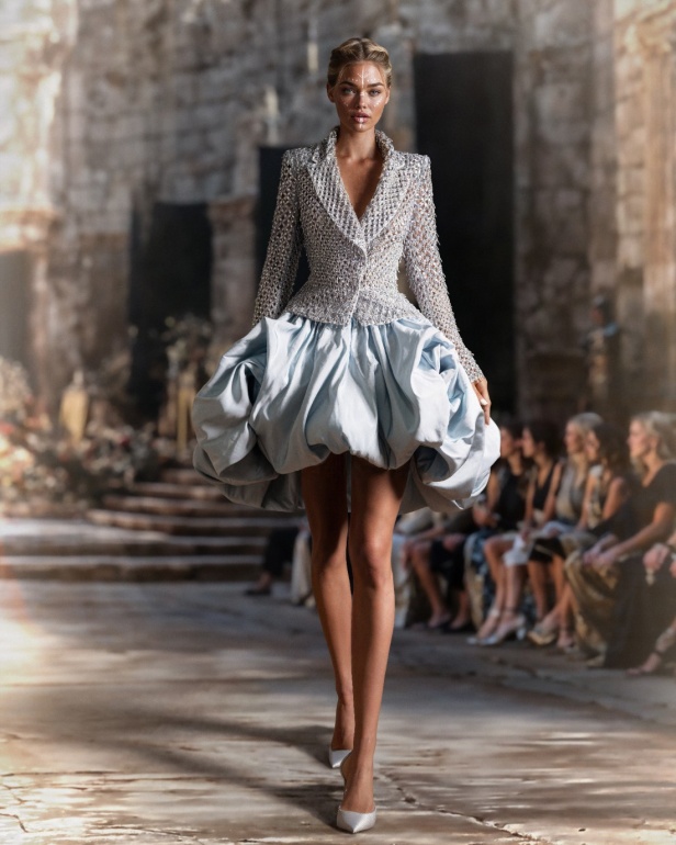 الرقة بأناقة المحارِبات يقدّمها سعيد قبيسي في مجموعة خريف وشتاء 2025-2026... ويقول لـ"هي": إطلاق الكوتور في باريس نقلة نوعية