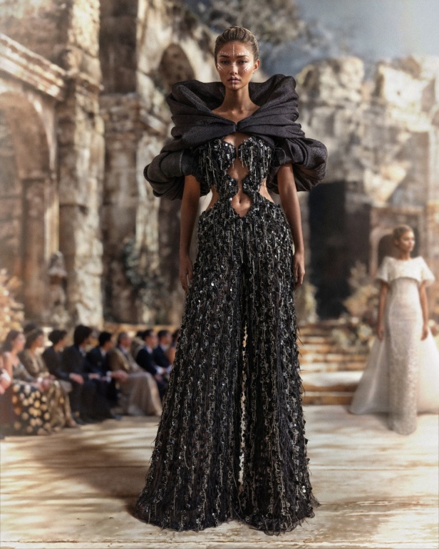 الرقة بأناقة المحارِبات يقدّمها سعيد قبيسي في مجموعة خريف وشتاء 2025-2026... ويقول لـ"هي": إطلاق الكوتور في باريس نقلة نوعية