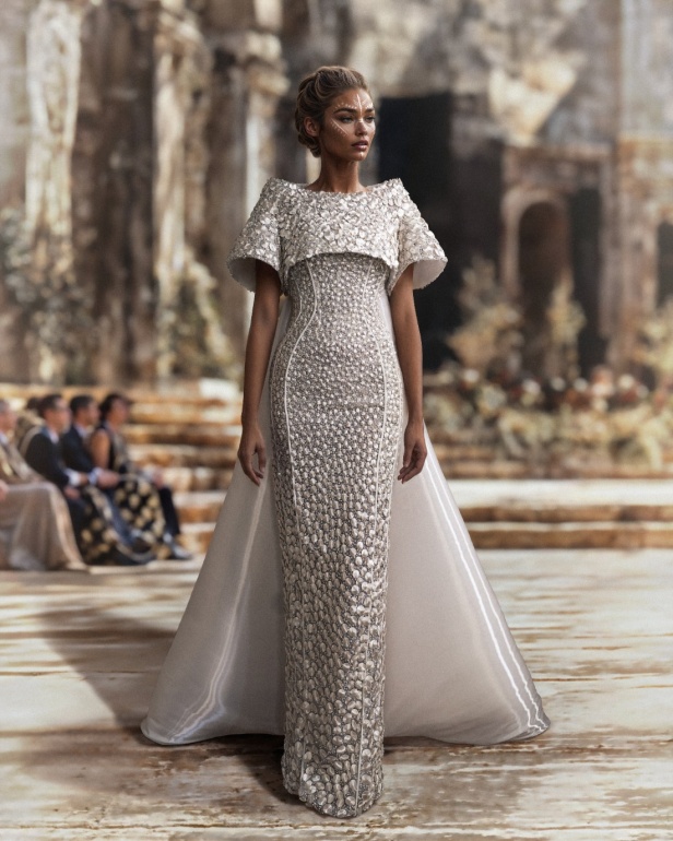 الرقة بأناقة المحارِبات يقدّمها سعيد قبيسي في مجموعة خريف وشتاء 2025-2026... ويقول لـ"هي": إطلاق الكوتور في باريس نقلة نوعية