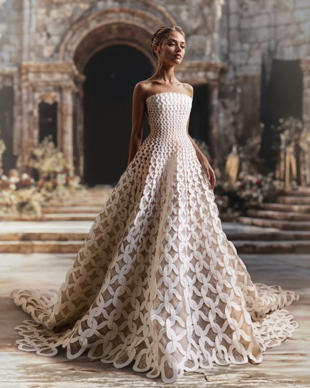 الرقة بأناقة المحارِبات يقدّمها سعيد قبيسي في مجموعة خريف وشتاء 2025-2026... ويقول لـ"هي": إطلاق الكوتور في باريس نقلة نوعية