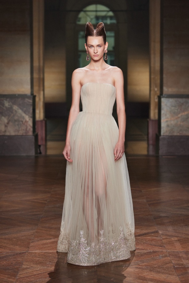 مجموعة جورج حبيقة "النظام الجديد" لخريف وشتاء 2025-2026.. عندما ينتصر الجمال على الفوضى (فيديو)