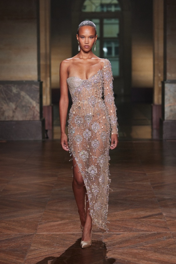 مجموعة جورج حبيقة "النظام الجديد" لخريف وشتاء 2025-2026.. عندما ينتصر الجمال على الفوضى (فيديو)