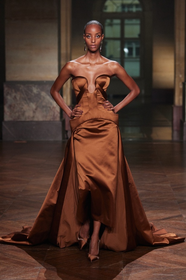 مجموعة جورج حبيقة "النظام الجديد" لخريف وشتاء 2025-2026.. عندما ينتصر الجمال على الفوضى (فيديو)