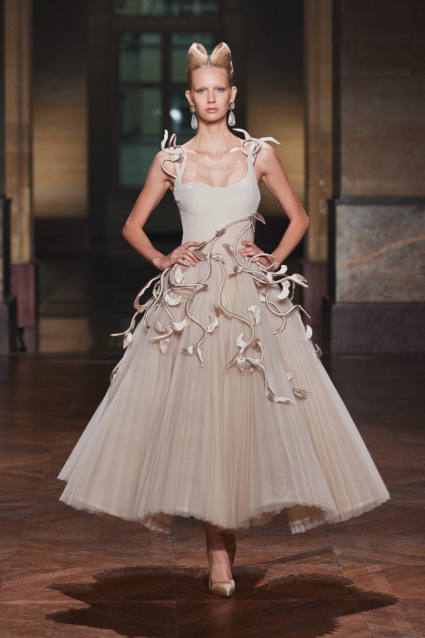 مجموعة جورج حبيقة "النظام الجديد" لخريف وشتاء 2025-2026.. عندما ينتصر الجمال على الفوضى (فيديو)