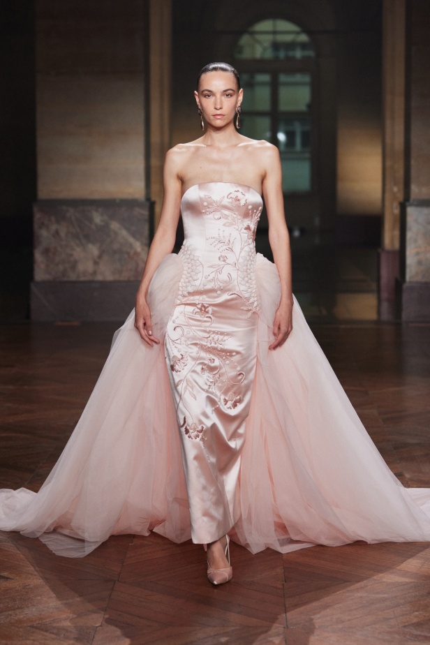 مجموعة جورج حبيقة "النظام الجديد" لخريف وشتاء 2025-2026.. عندما ينتصر الجمال على الفوضى (فيديو)