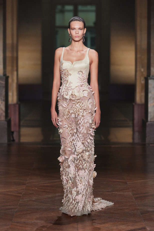 مجموعة جورج حبيقة "النظام الجديد" لخريف وشتاء 2025-2026.. عندما ينتصر الجمال على الفوضى (فيديو)