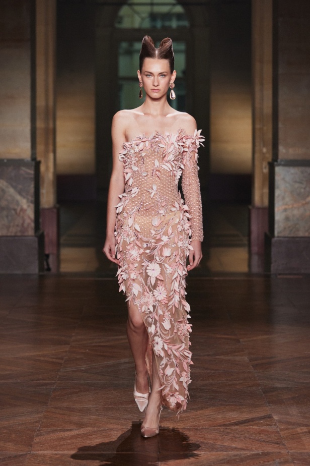 مجموعة جورج حبيقة "النظام الجديد" لخريف وشتاء 2025-2026.. عندما ينتصر الجمال على الفوضى (فيديو)