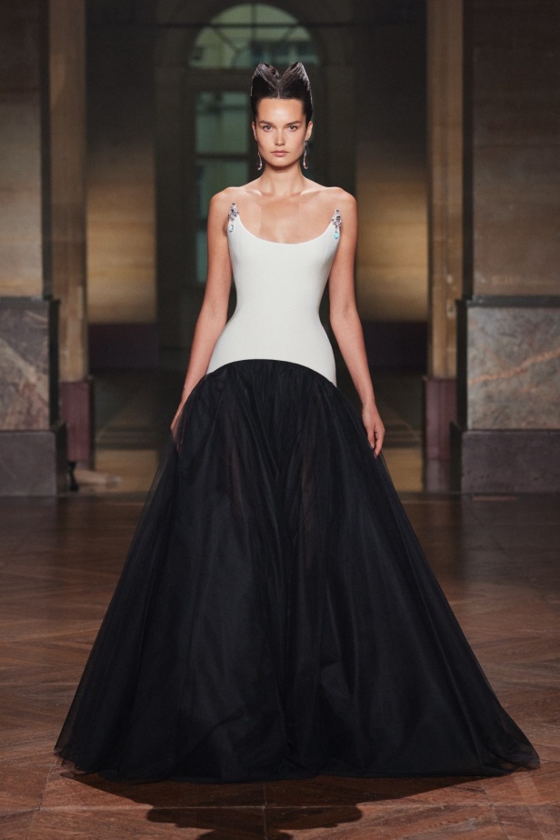 مجموعة جورج حبيقة "النظام الجديد" لخريف وشتاء 2025-2026.. عندما ينتصر الجمال على الفوضى (فيديو)