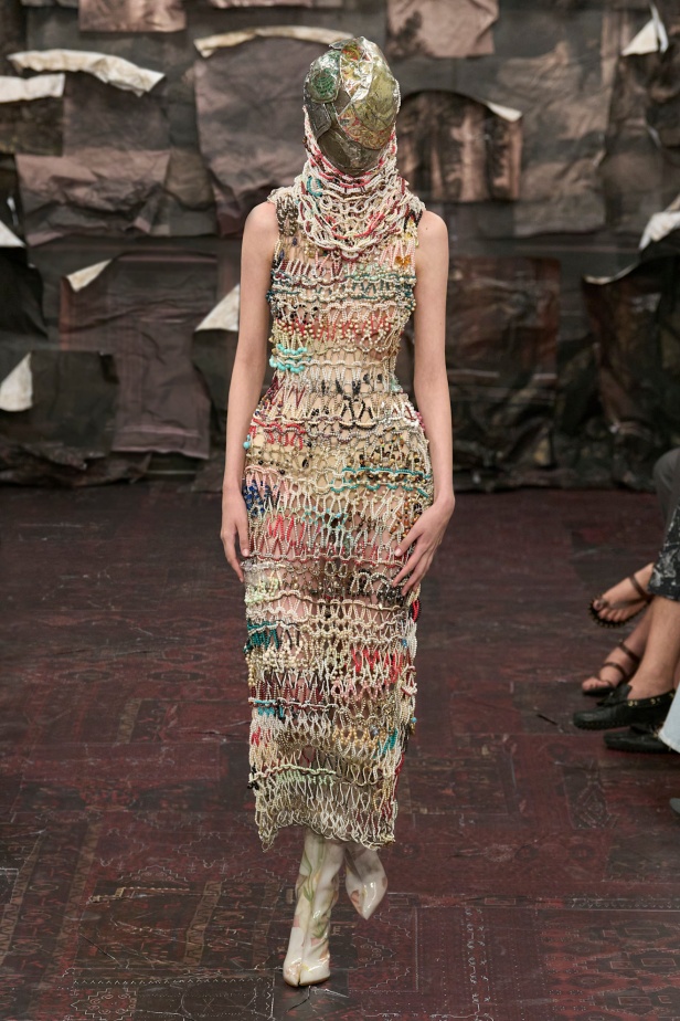 مجموعة ميزون مارجيلا للأزياء الراقية لخريف وشتاء 2026: بداية جديدة تحت قيادة غلين مارتنز